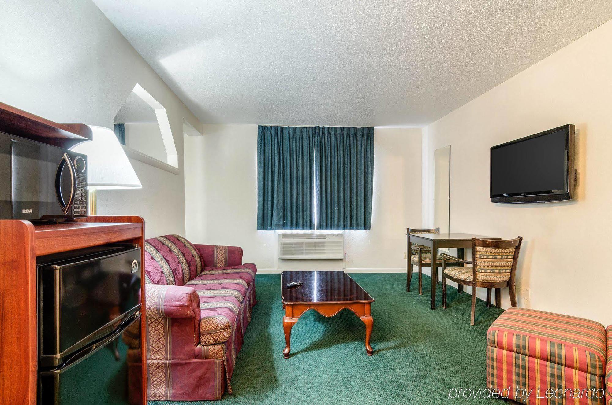 Colby Inn And Suites Eksteriør billede